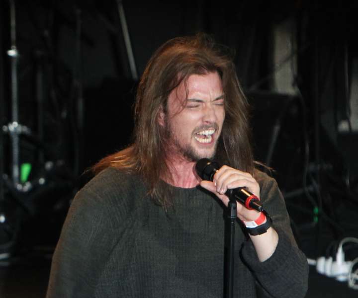 Filip Samobor je nastopil s skladbama Teen Spirit skupine Nirvana in Paint It Black zasedbe The Rolling Stones.