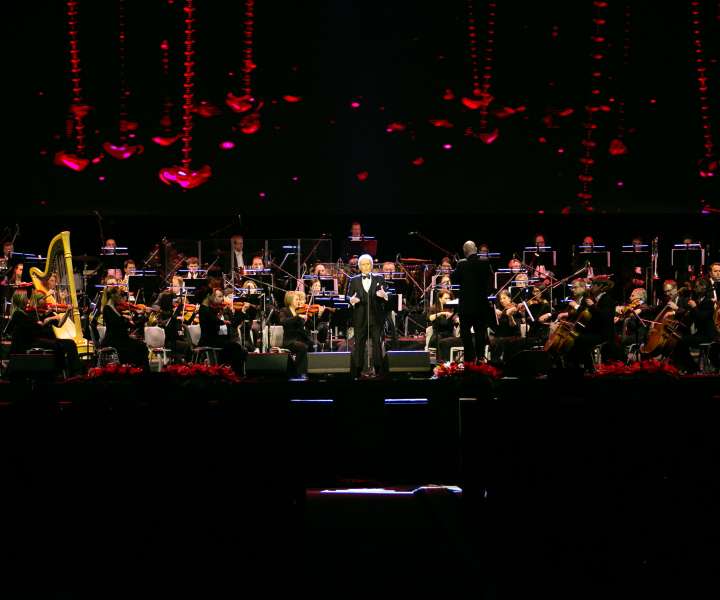 Carreras je nastopil ob spremljavi več kot 50-članskega Simfoničnega orkestra RTV Slovenija.