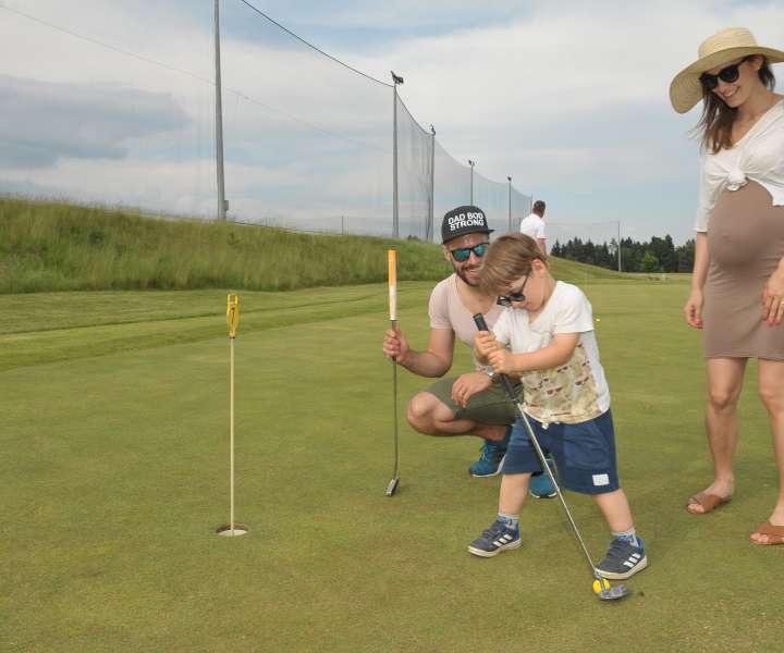 David Urankar je z družino užival na Diners CUBO golf igrišču na Smledniku, kjer so prijazno odstopili prostor za zabavo.