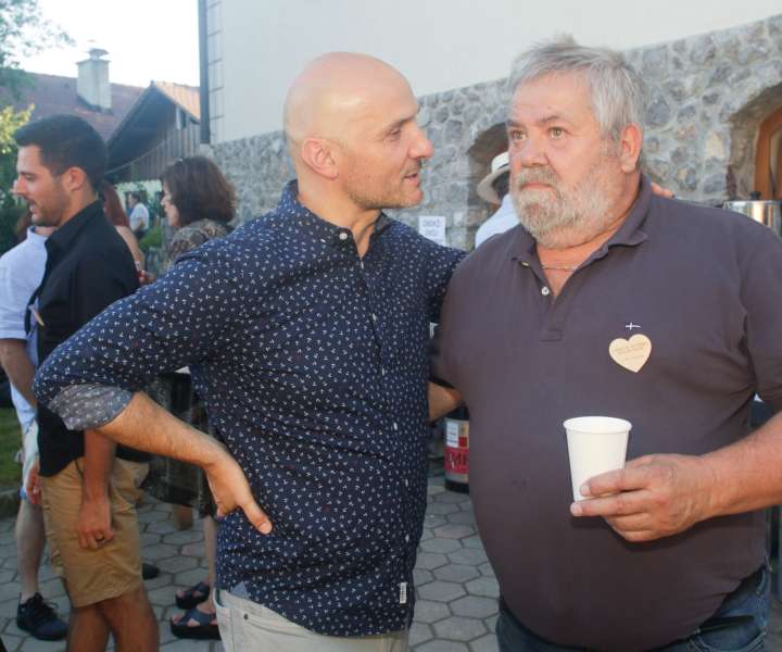 Programski direktor Pro plusa Branko Čakarmiš in predsednik turističnega društva Krka Slavko Pajntar – Pinki