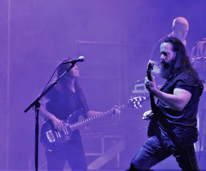 John Petrucci je za mnoge metalce kitarski bog.