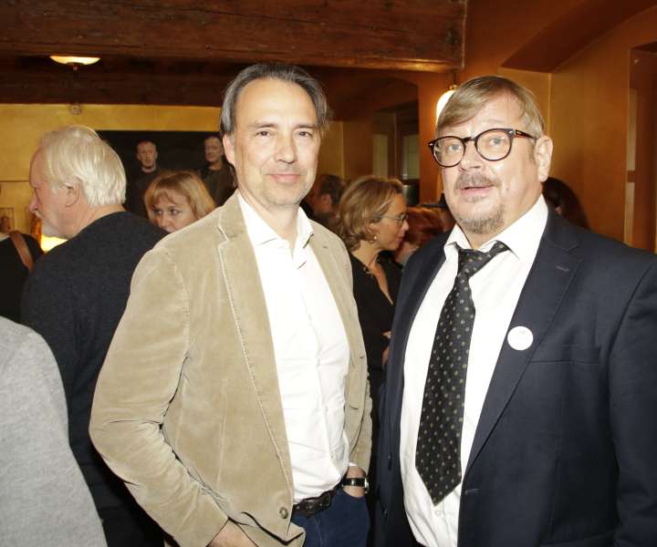 Igralec, režiser, lutkar in direktor Mini teatra Robert Waltl je poklepetal s Tomislavom Čizmićem, predsednikom uprave Mercatorja.
