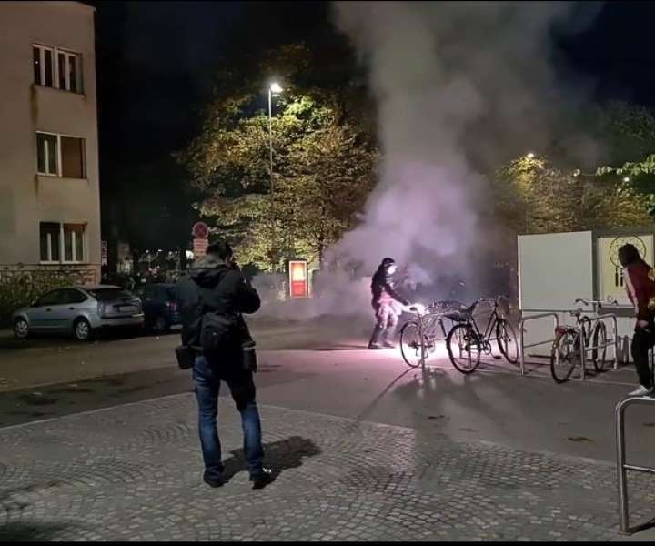 Policija razganja protestnike v Ljubljani