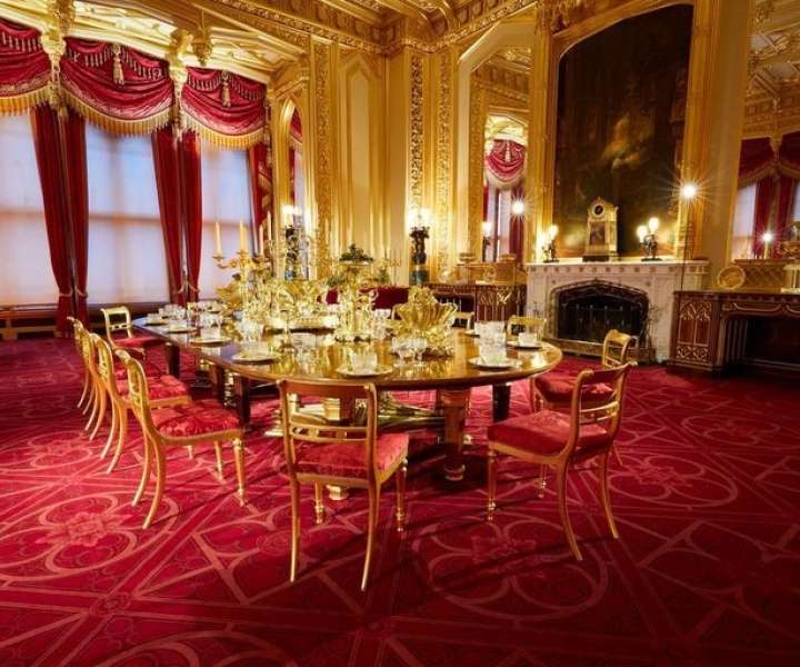 Božično opremljena kraljeva jedilnica v Windsorju