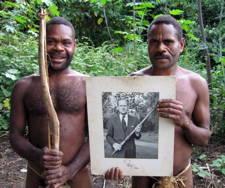 Prebivalci otoka Tanna v Vanuatuju častijo princa Filipa kot božanstvo