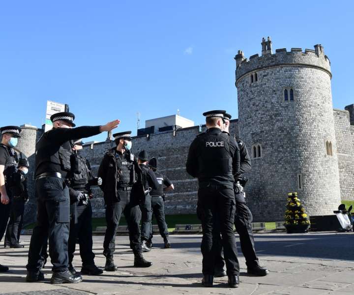 Policisti pred gradom Windsor