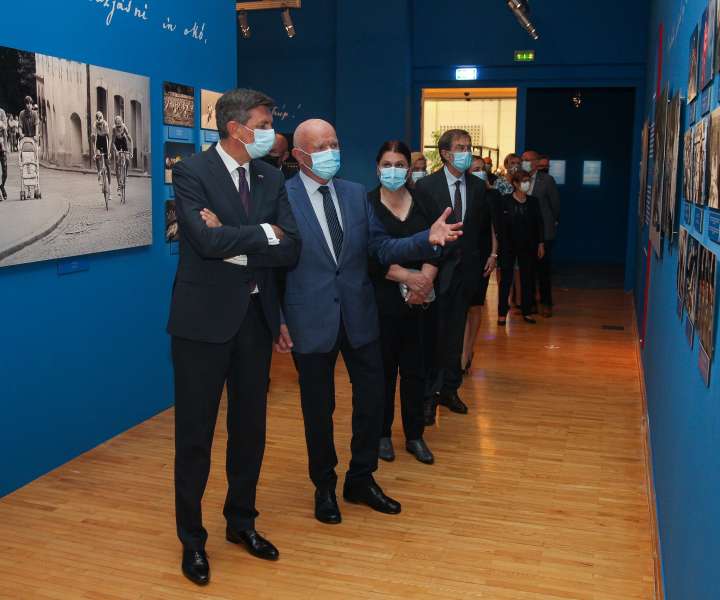 Spomine je prišel obujat predsednik države Borut Pahor.