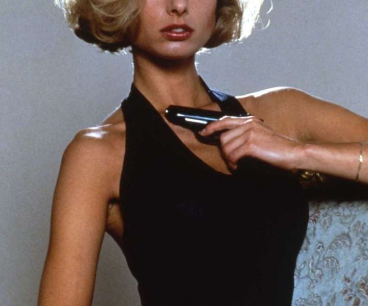 Bondovo dekle v Dihu Smrti (1987) je bila Maryam d'Abo.