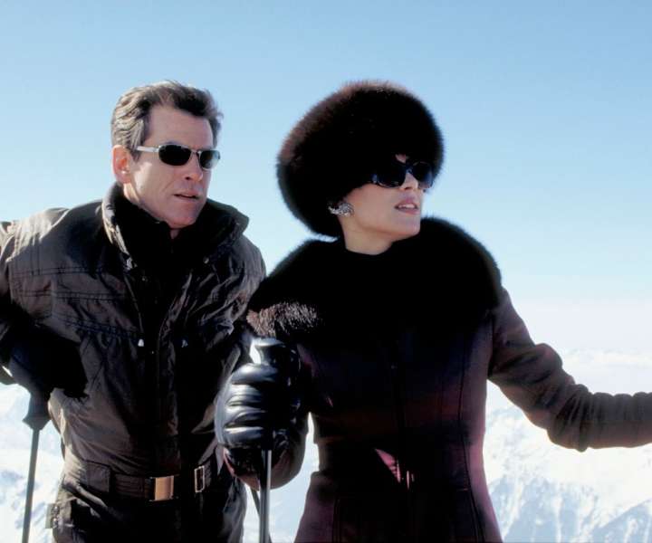 Bond se je pojavljal povsod, od tropov do Islandije, bil je pod vodo in visoko v zraku, celo v vesolju.