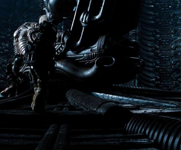 V prvem Alienu najdejo tudi pilota, zakaj je tam in kam je bil namenjen, smo izvedeli šele 30 let pozneje.