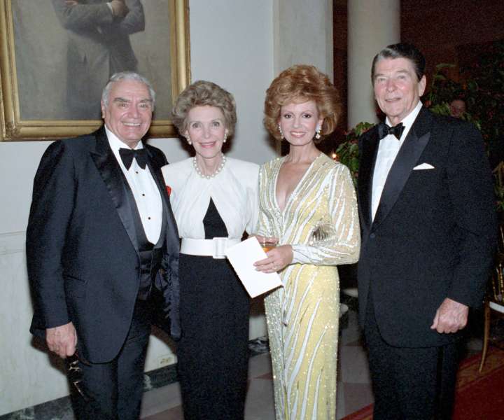 Skupaj z ženo Tovo na obisku pri predsedniku ZDA, Ronaldu Reaganu, 1987.