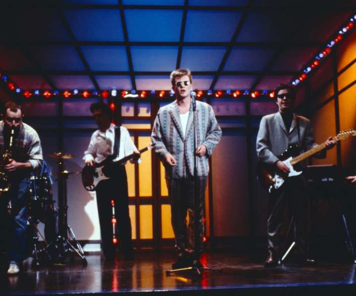 Šest originalnih članov po odhodu basista leta 1984 na nemški televiziji.