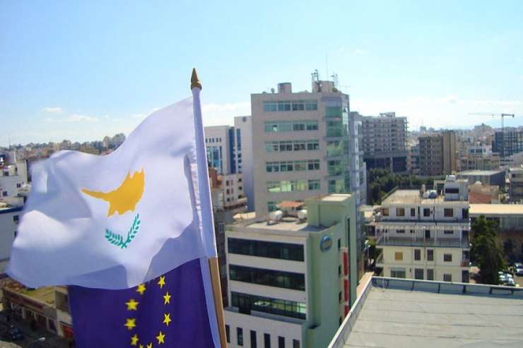 Ciper bo 26 osebam odvzel sporna državljanstva, t. i. "zlate potne liste"