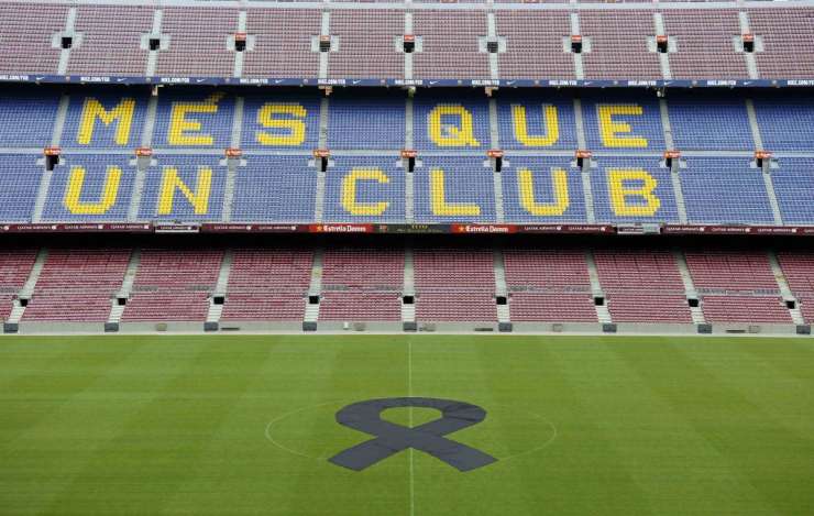 Črna pentlja na Camp Nouu: Barcelona žaluje za Vilanovo