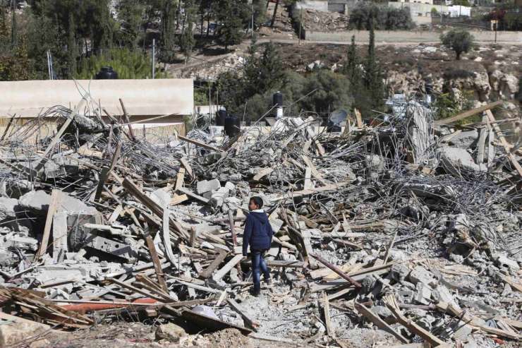 Izraelsko rušenje domov Palestincev po oceni Human Rights Watch vojni zločin