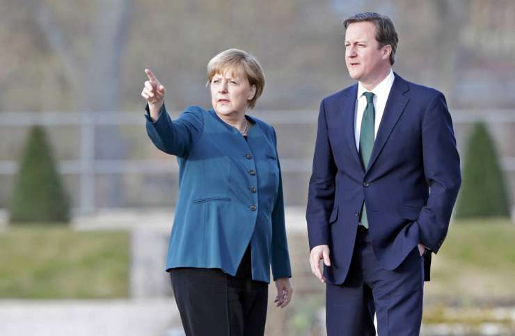 Cameron in Merklova za konkurenčno EU, proti davčnim utajam