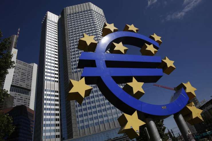 ECB pod strogimi pogoji za odkup neomejenih količin državnih obveznic