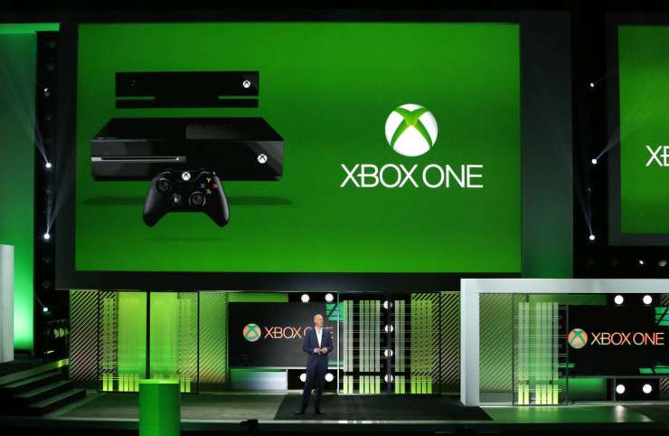 Microsoft proti Sonyju: konkurenčni konzoli Xbox One in PS4 
