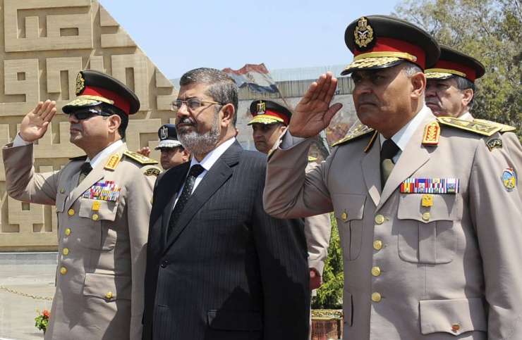 Egipt: vojska je odstavila predsednika Mursija in zamrznila ustavo