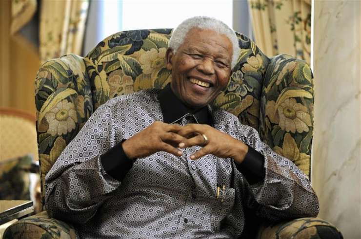 Mandela boleha za pljučnico, a nima težav z dihanjem