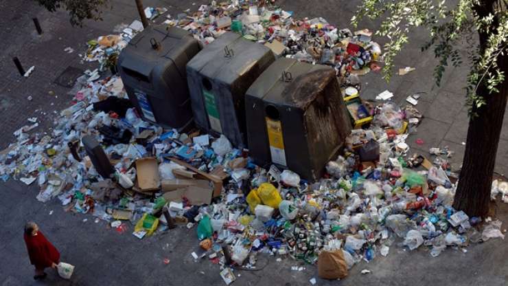 Zaradi stavke komunalnih delavcev Mostar poln smeti
