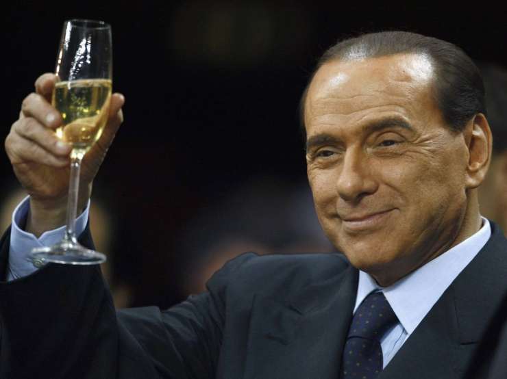 Berlusconi Italijanom obljublja še davčno amnestijo