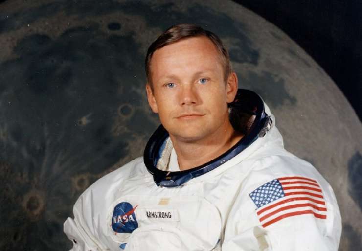Neil Armstrong, prvi človek na Luni, bo pokopan v morju