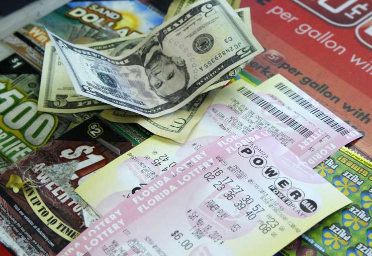 V ZDA loterijski dobitek osupljivih 590 milijonov dolarjev