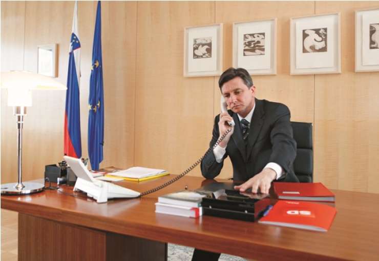 Pahor:  Nesposobneži v javni upravi "naj gredo domov"