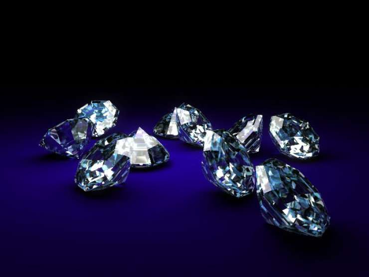 Kitajec na razstavi draguljev pogoltnil diamant, vreden 10.805 evrov