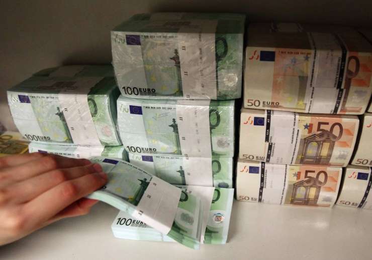 Proračunski primanjkljaj za leto 2014 čez milijardo evrov