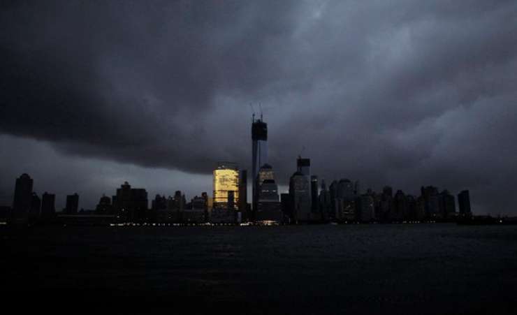 Sandy povzročil preglavice pri zapiranju slovenskega konzulata v New Yorku