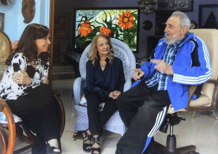 Fidel Castro na srečanju držav Latinske Amerike polno zaposlen