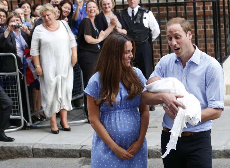 William in Kate z novorojenčkom zapustila bolnišnico