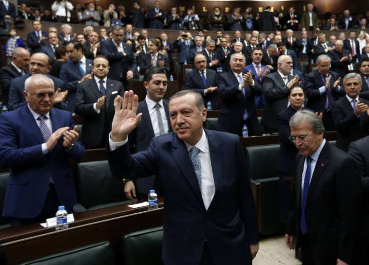 Montaža, Erdogan zavrača verodostojnost zanj obremenjujočih prisluhov