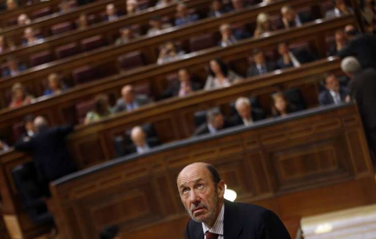 Streha španskega parlamenta pušča in poslance je zalilo