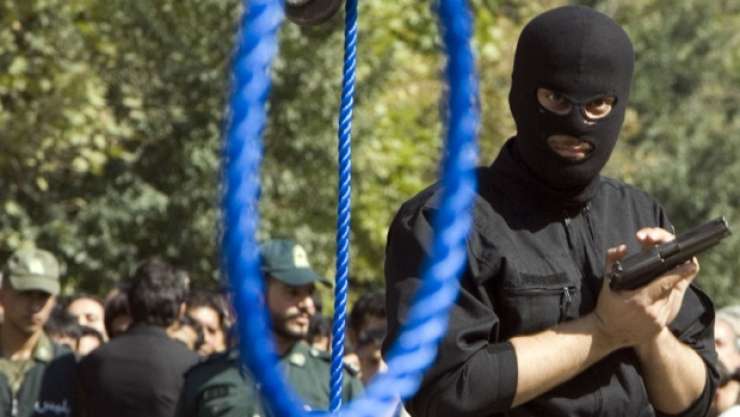 Iran kljub mednarodnemu pritisku usmrtil žensko