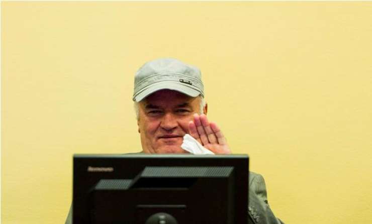 Ratko Mladić haaško sodišče obtožuje pristranskosti