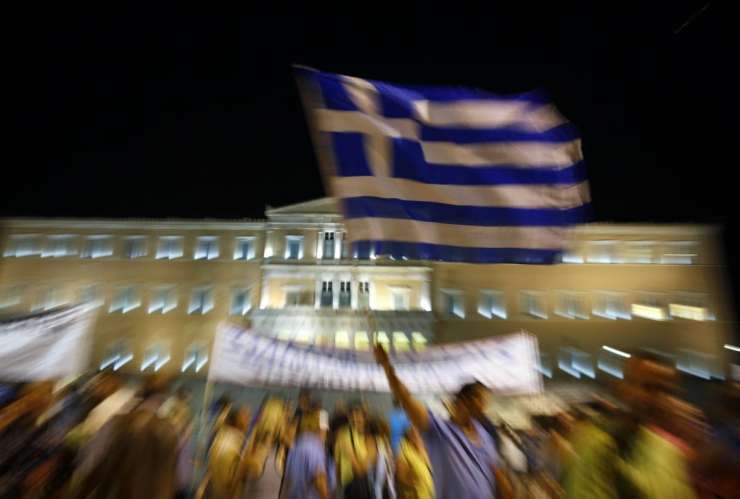 Grški parlament se odloča, ali bo odpustil na tisoče javnih uslužbencev
