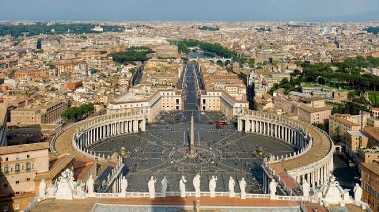 Vatikan lani znova v rdečih številkah