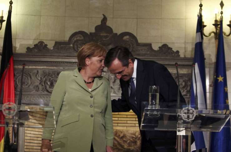 Merklova: Želimo si, da Grčija ostane v območju evra