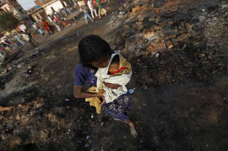 V Indiji vsako leto takoj po rojstvu umre 300.000 otrok