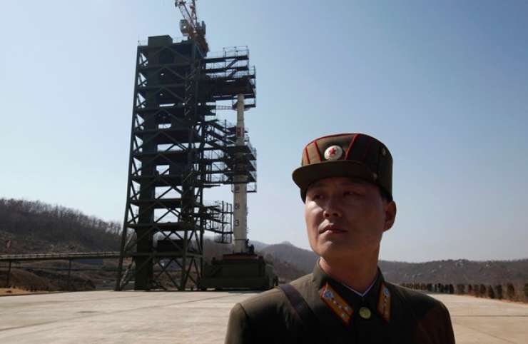 Severna Koreja naj bi zamenjala del rakete