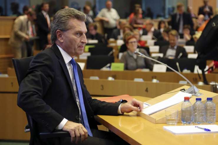 Nemški mediji se posmehujejo svojemu komisarskemu kandidatu Oettingerju