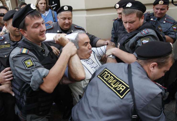 Gariju Kasparovu grozi pet let zapora zaradi podpore Pussy Riot