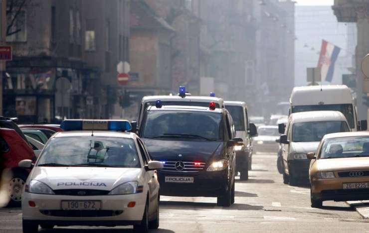 Policija ne izključuje povezanosti eksplozij v Zagrebu 