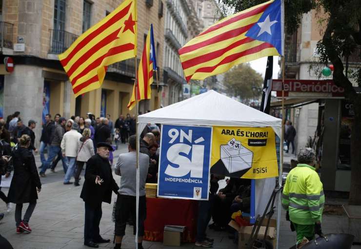 Katalonci simbolično odločajo o neodvisnosti Katalonije