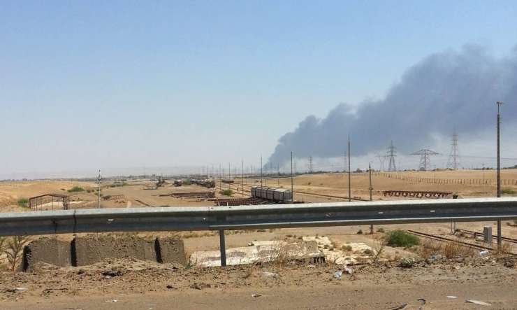 Irak: skrajneži zavzeli glavno rafinerijo in v pokolu ubili 55 ljudi