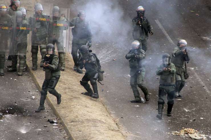 Madurov režim v Venezueli naj bi v dveh letih izvedel 8200 zunajsodnih pobojev