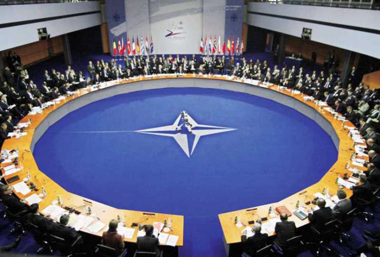 EU o sodelovanju z Natom, ki je za Macrona možgansko mrtev